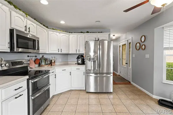 235 Baneberry DR, Highland, IL 62249