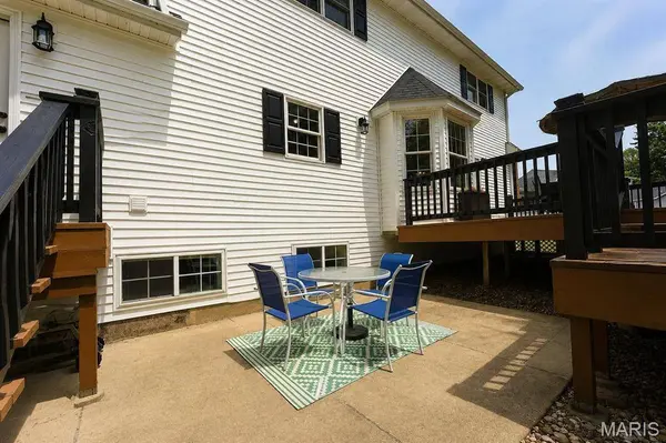 270 Canterbury LN, Highland, IL 62249