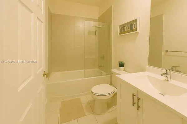 10711 W 32nd Ln #10711, Hialeah, FL 33018