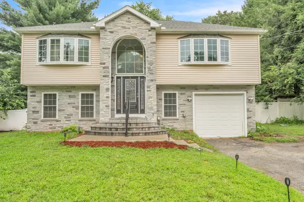 15 Bailey St, Agawam, MA 01001-3540