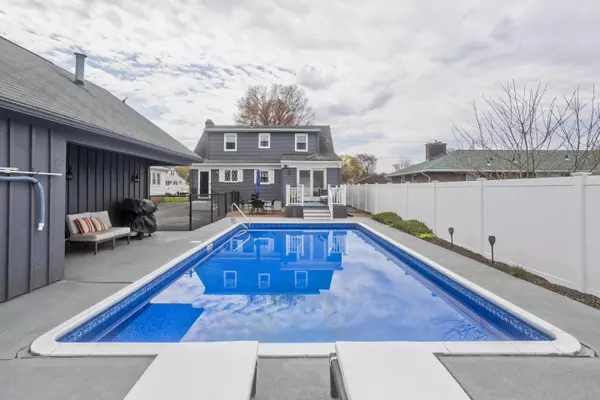 34 Goodhue Ave, Chicopee, MA 01020-1726