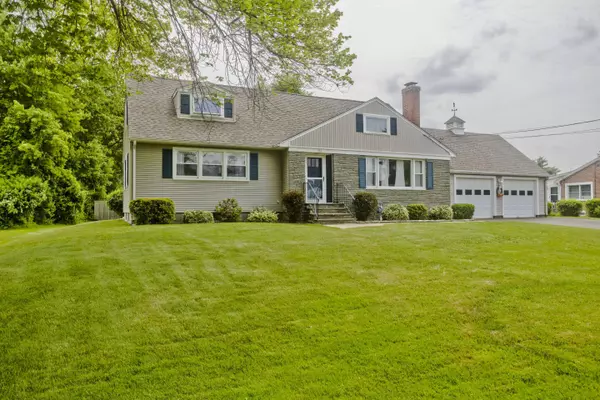 182 Central Miami St, West Springfield, MA 01089-2004