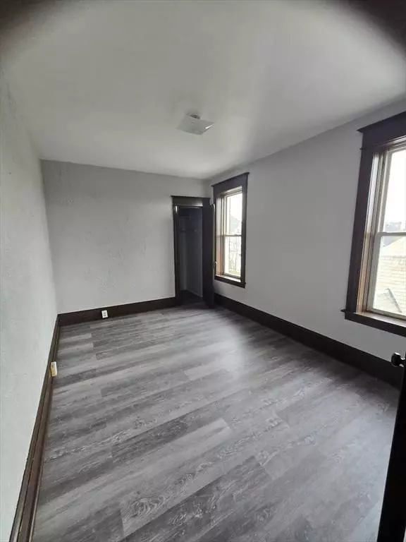 37 Clinton Ave #5-R, Holyoke, MA 01040