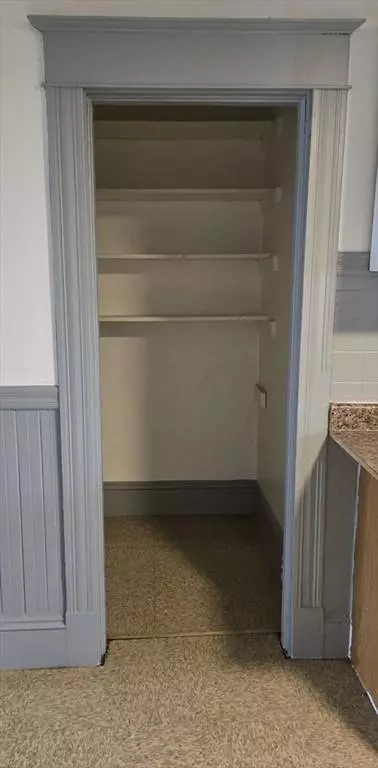 37 Clinton Ave #3-R, Holyoke, MA 01040