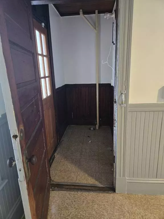 37 Clinton Ave #3-R, Holyoke, MA 01040