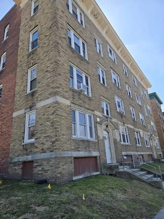 240 Locust Street #4L, Springfield, MA 01108