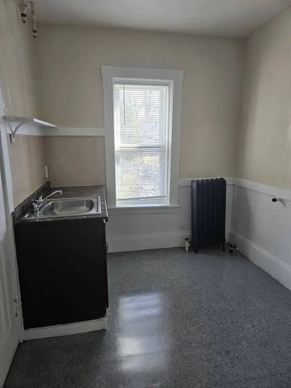 240 Locust Street #4L, Springfield, MA 01108