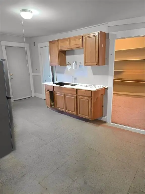 263 Elm Street #3L, Holyoke, MA 01040