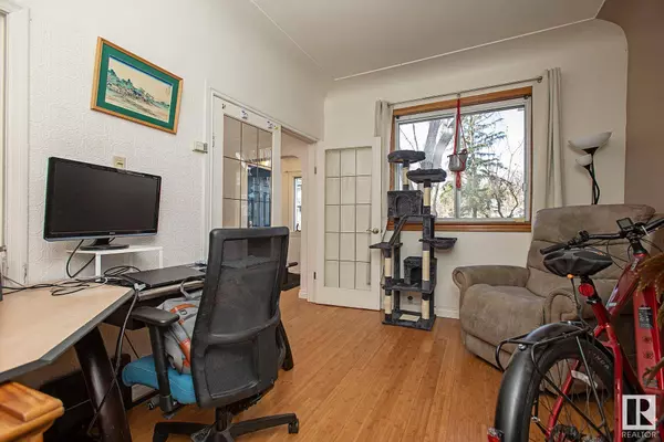 12015 62 ST NW, Edmonton, AB T5W 4C9