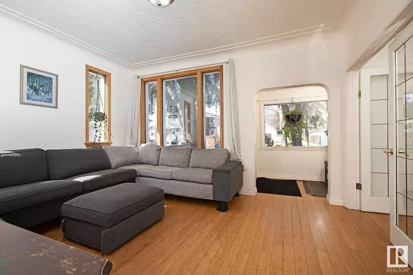 12015 62 ST NW, Edmonton, AB T5W 4C9