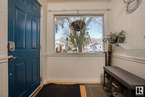 12015 62 ST NW, Edmonton, AB T5W 4C9