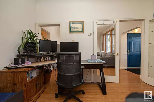 12015 62 ST NW, Edmonton, AB T5W 4C9