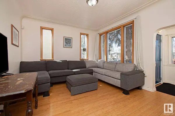 12015 62 ST NW, Edmonton, AB T5W 4C9