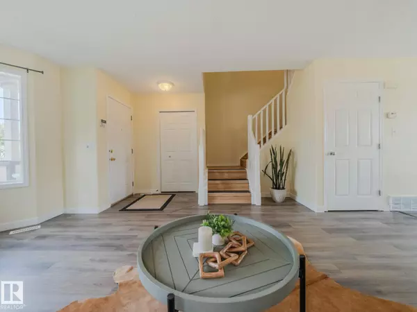 15013 135A ST NW, Edmonton, AB T6V 1N1