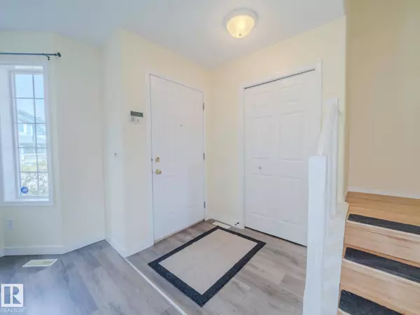 15013 135A ST NW, Edmonton, AB T6V 1N1