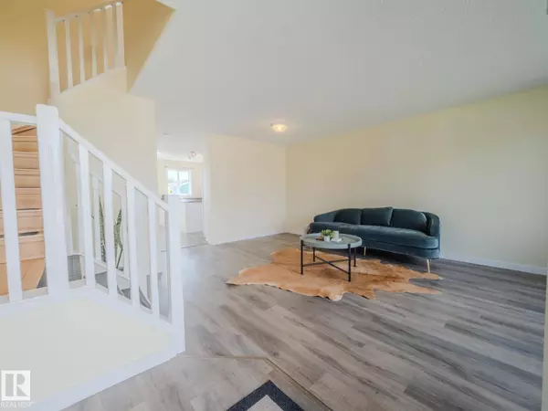 15013 135A ST NW, Edmonton, AB T6V 1N1