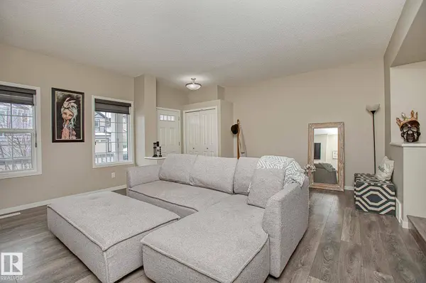 7718 EIFERT CR NW, Edmonton, AB T6M 0W2