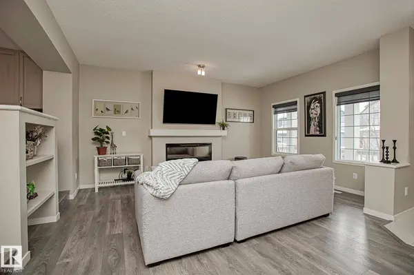 7718 EIFERT CR NW, Edmonton, AB T6M 0W2
