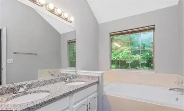 956 Forest PATH, Stone Mountain, GA 30088