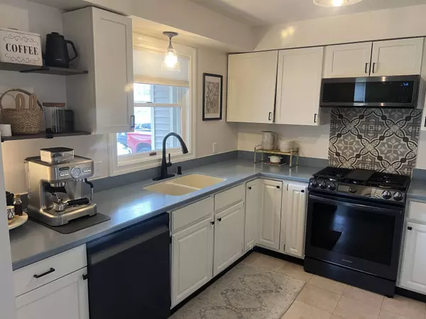 4D Wade Farm RD #D, Newmarket, NH 03857