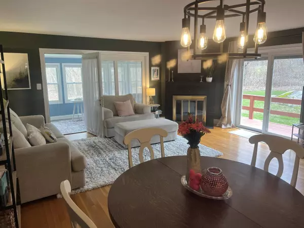 4D Wade Farm RD #D, Newmarket, NH 03857