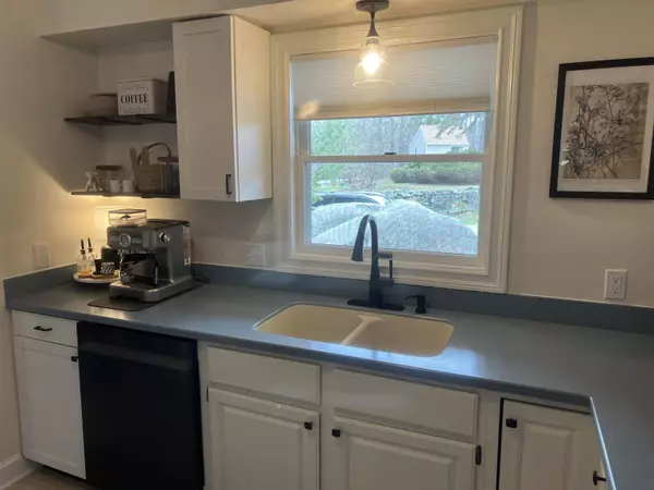 4D Wade Farm RD #D, Newmarket, NH 03857