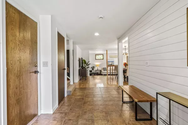 32 Hillside RD, Kingston, NH 03848