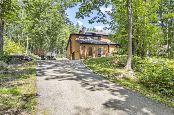 32 Hillside RD, Kingston, NH 03848