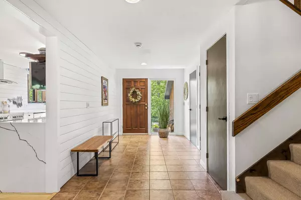 32 Hillside RD, Kingston, NH 03848