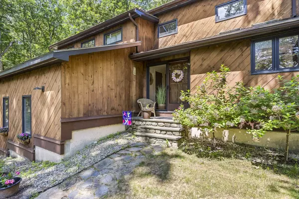 32 Hillside RD, Kingston, NH 03848