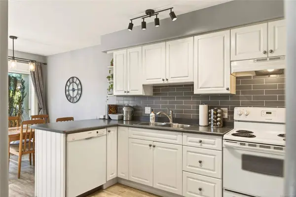 290 Corfield St #7, Parksville, BC V9P 2G5