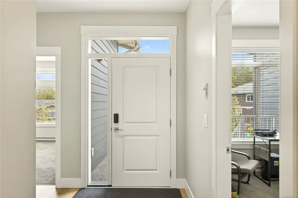 5646 Linley Valley Dr #202, Nanaimo, BC V9T 0K1