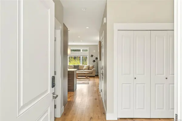 5646 Linley Valley Dr #202, Nanaimo, BC V9T 0K1