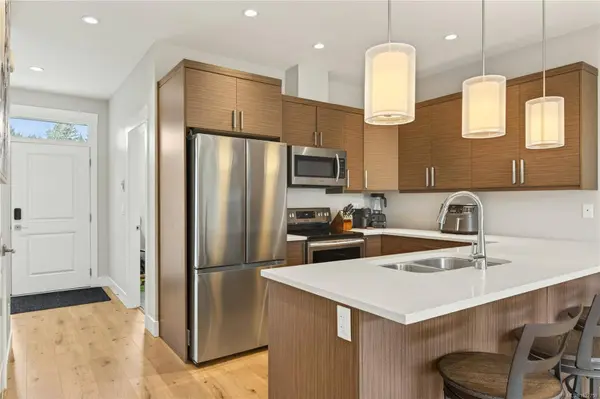 5646 Linley Valley Dr #202, Nanaimo, BC V9T 0K1