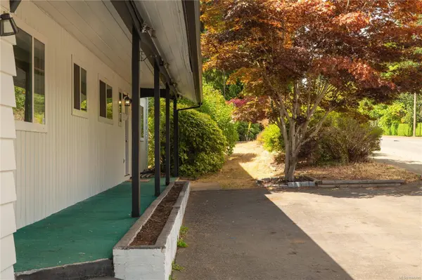 5892 Jaynes Rd, Duncan, BC V9L 3C1
