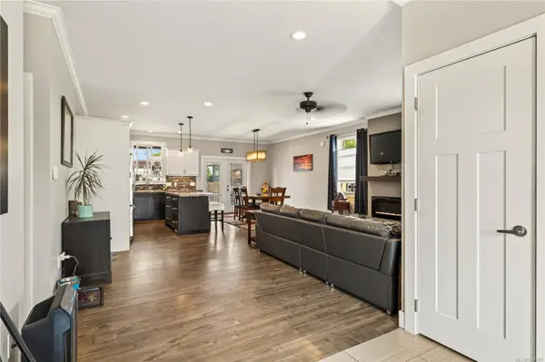 374 Shepherd Ave, Nanaimo, BC V9R 3X1