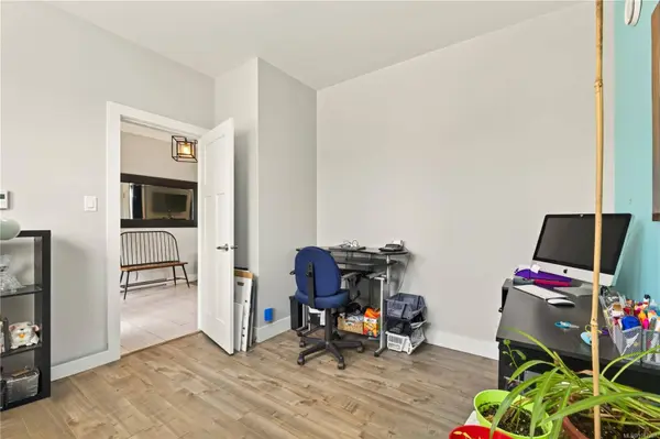 374 Shepherd Ave, Nanaimo, BC V9R 3X1
