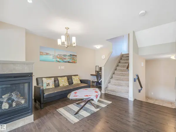 3897 GALLINGER LO NW, Edmonton, AB T5T 4G6