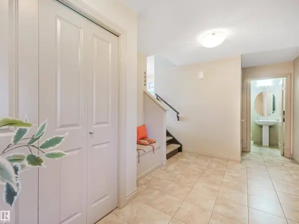 3897 GALLINGER LO NW, Edmonton, AB T5T 4G6