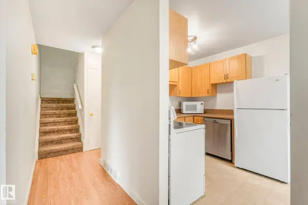 144 ROSELAND VG NW, Edmonton, AB T5E 5R6