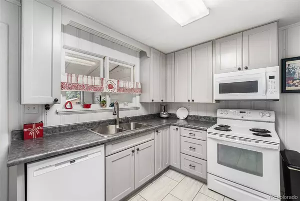 10 S Garland ST, Lakewood, CO 80226