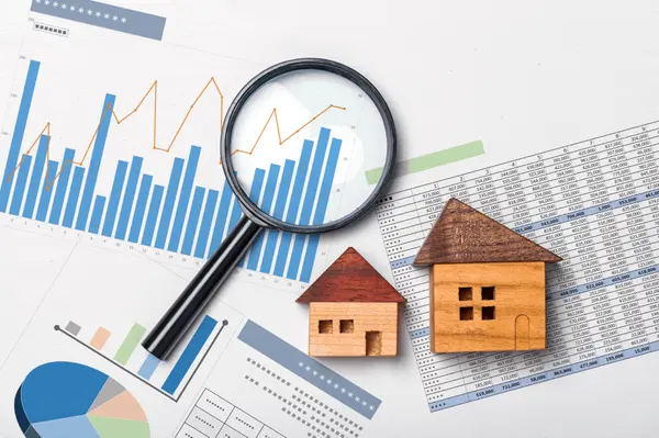 Real Estate Market Trends: Is Now the Time to Buy or Sell?