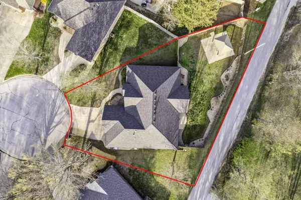 516 Chapel Hill Court, Nixa, MO 65714