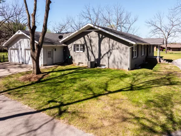 3002 W Sharon Drive, Ozark, MO 65721