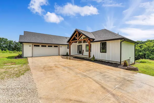 1286 E 415th Road, Bolivar, MO 65613