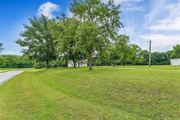 1286 E 415th Road, Bolivar, MO 65613
