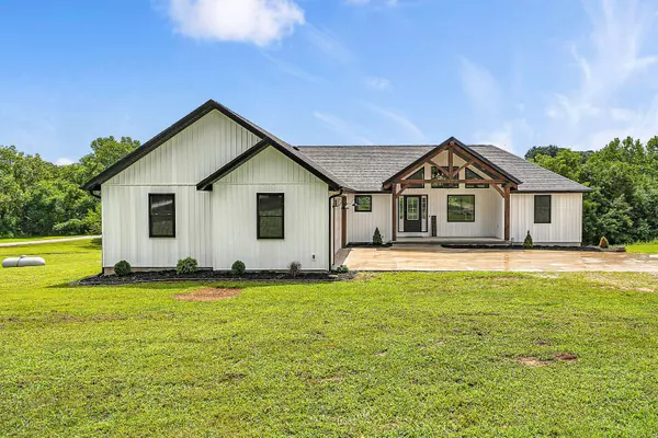 1286 E 415th Road, Bolivar, MO 65613