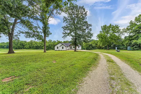 1286 E 415th Road, Bolivar, MO 65613