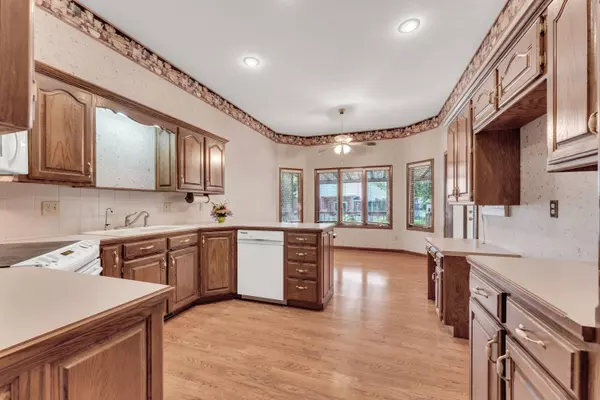 1152 W Woodhaven Street, Springfield, MO 65810