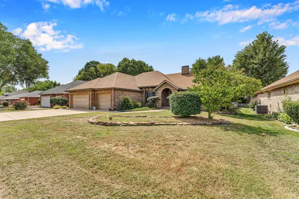 1152 W Woodhaven Street, Springfield, MO 65810